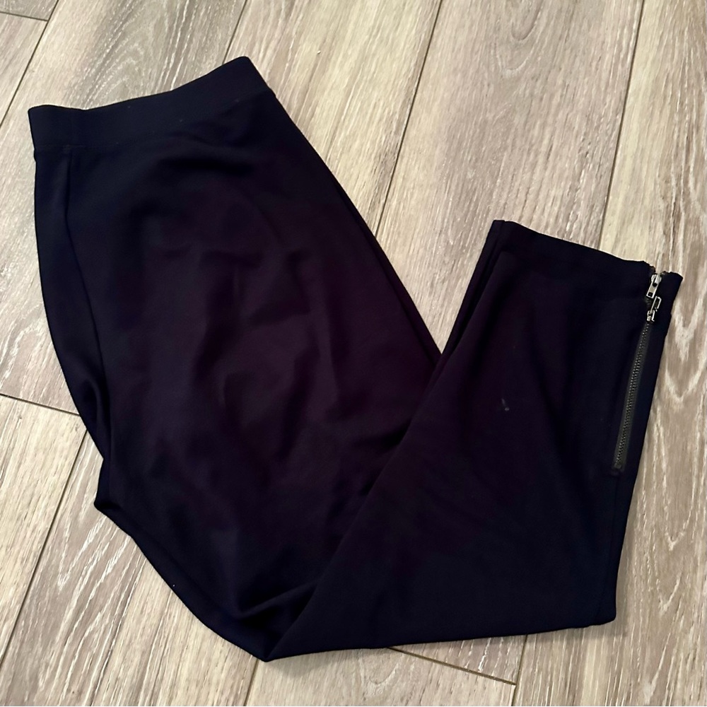 🌸 Lightweight knit black capris